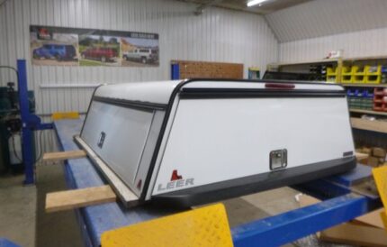 2016 - 2025 Nissan Titan 6'6 White Leer Contractor Truck Cap