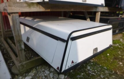 2014 - 2018 GMC Sierra or Chevrolet Silverado 8' White Leer Contractor Truck Cap